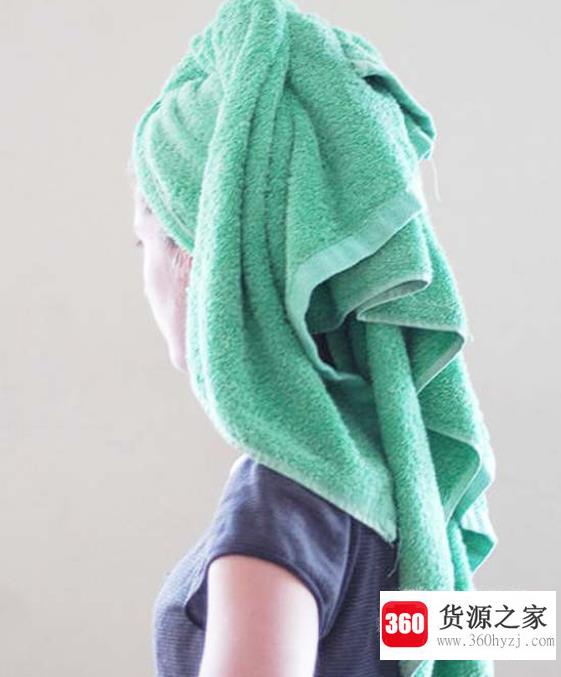 毛巾包头发的方法步骤