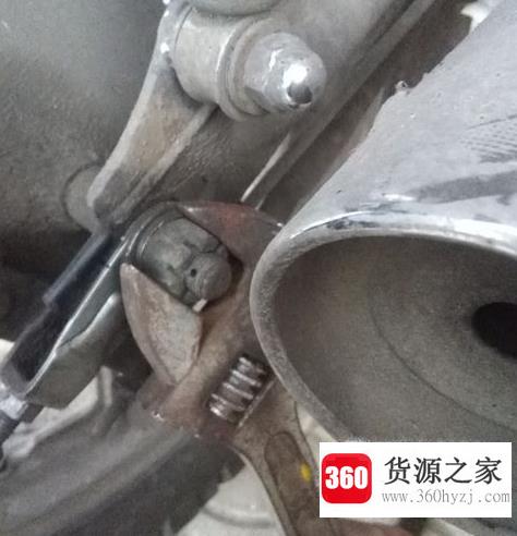 怎么自己调整摩托车链条