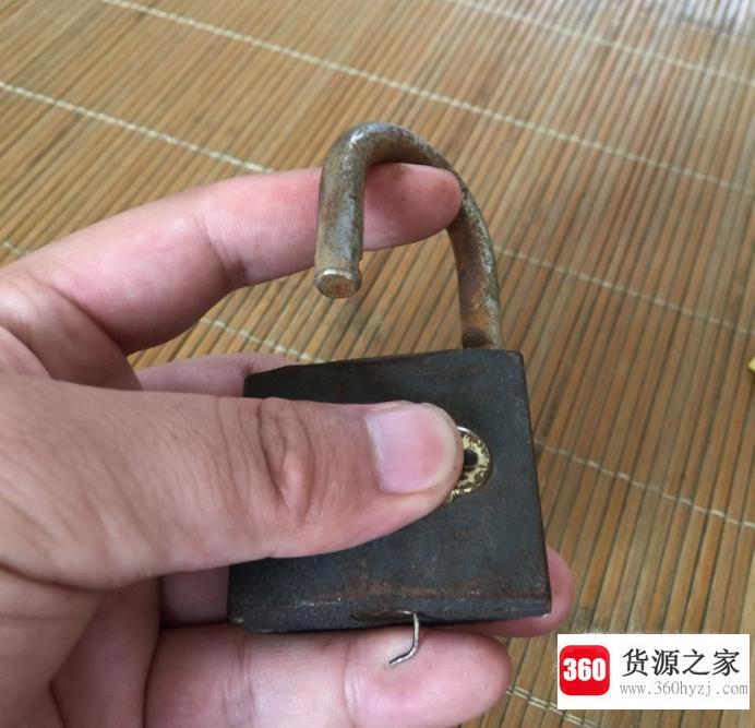 怎样用发卡开锁