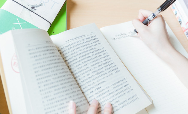 倒车入库两边线距离怎么办