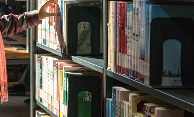车辆前进方向和倒车方向时怎样打方向盘才正确